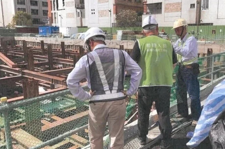 台南市大樓建案增多,市府工務局明年起實施「建築工程深開挖管理」新制,開挖9公尺就要採3階段勘驗,以提高周邊安全。圖/台南市工務局提供