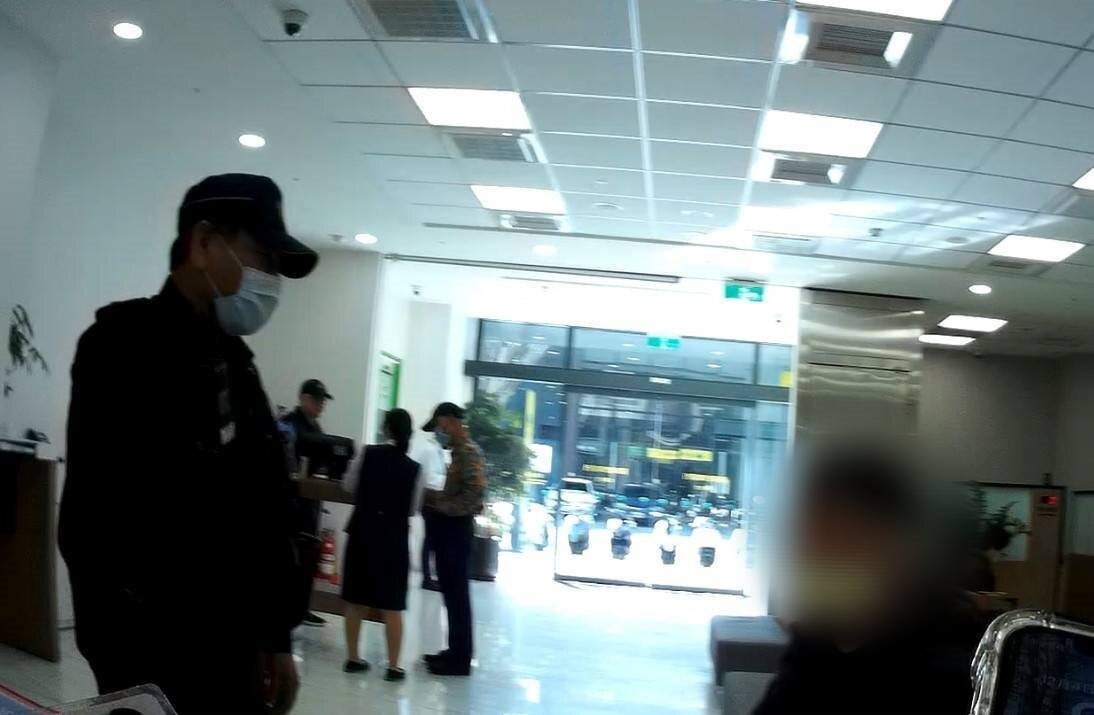 在四維派出所警方追問之下,張男才坦承是日前加入股票投資群組,準備拿140萬元投資。圖:讀者提供