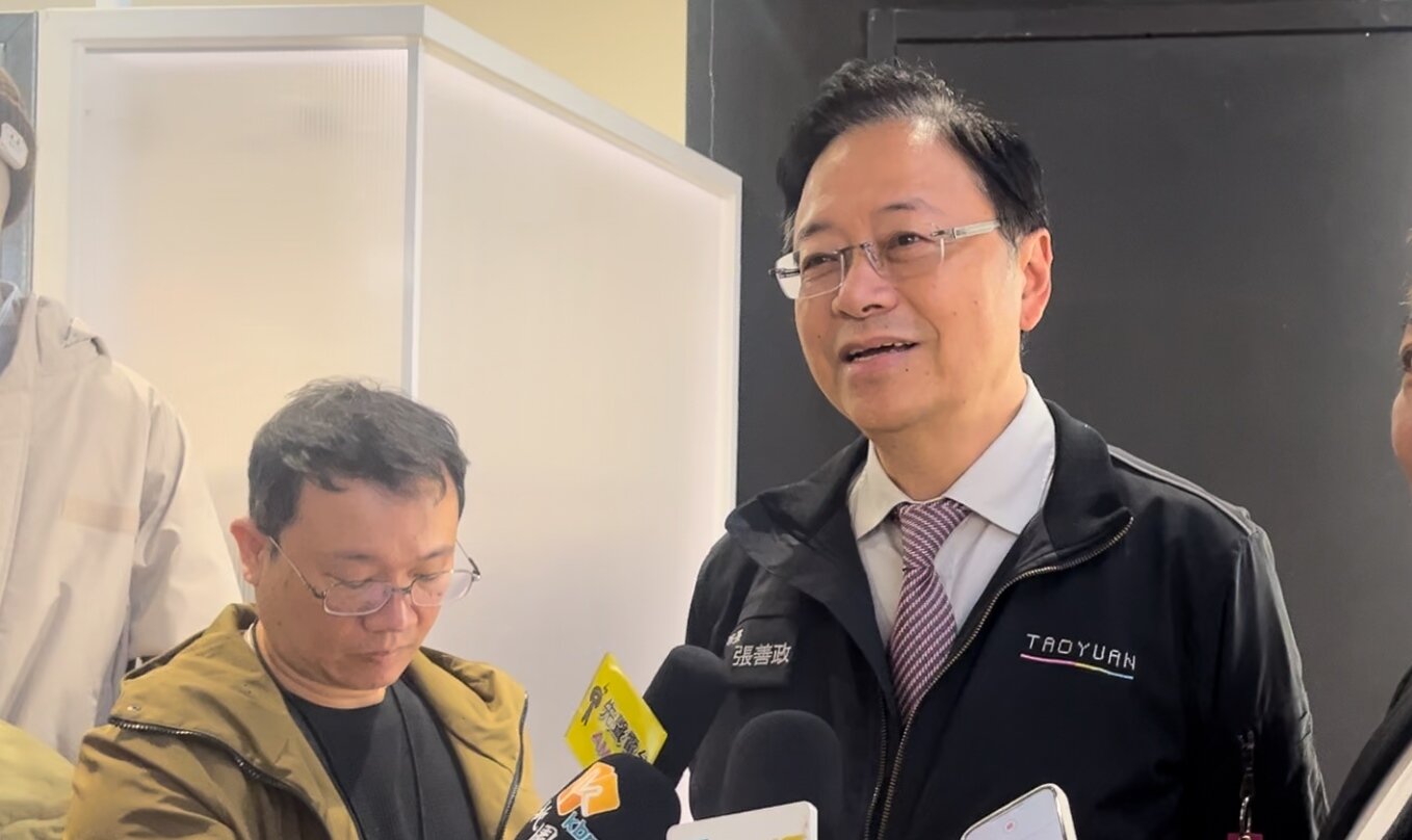 桃園市長張善政(右)對經濟部作法表示遺憾,認為經濟部沒有考慮程序問題,也沒有顧到地方居民健康。記者陳俊智/攝影