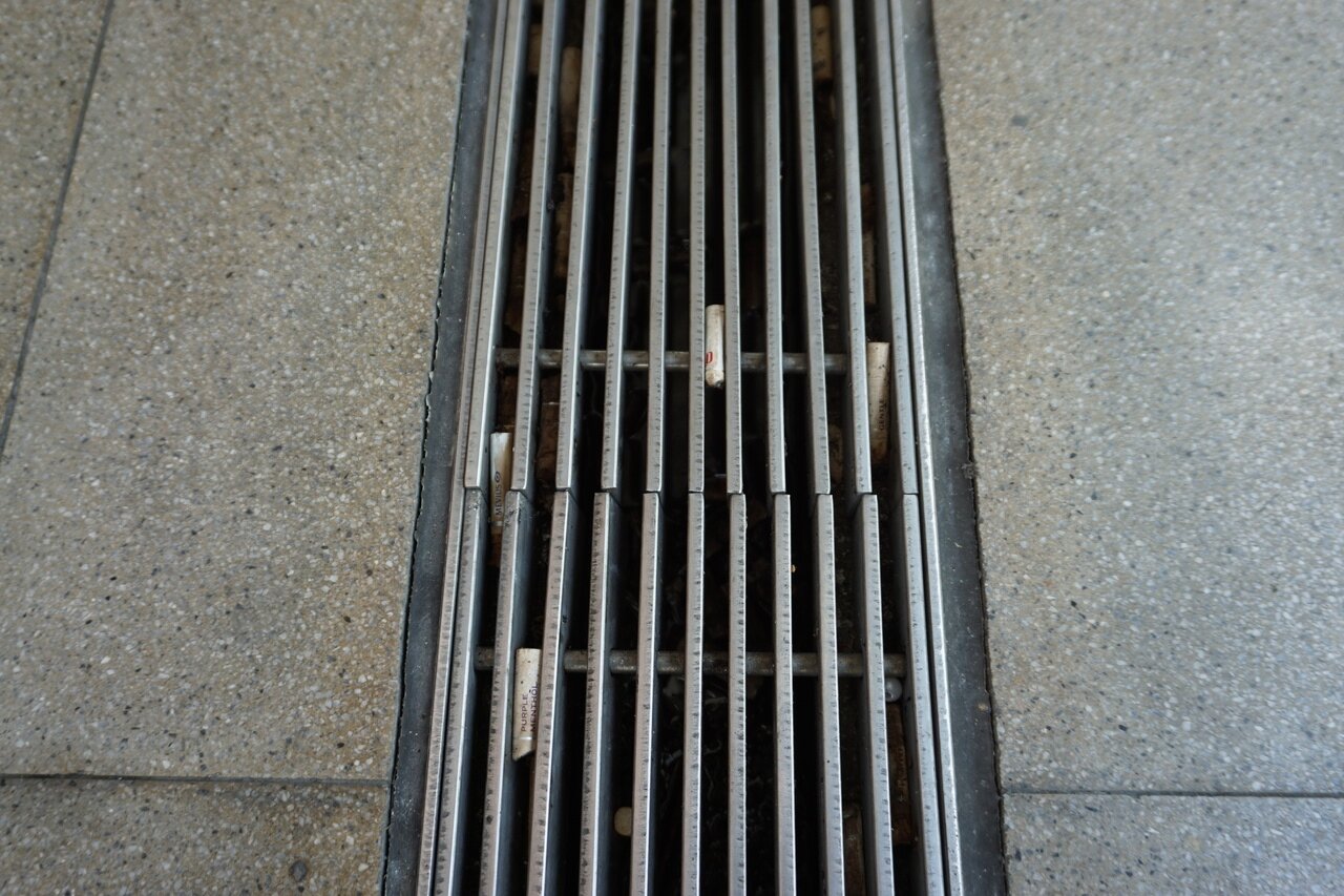 國內每年出售約360億根菸蒂,其中約90億根菸蒂被隨意棄置。聯合報系資料照