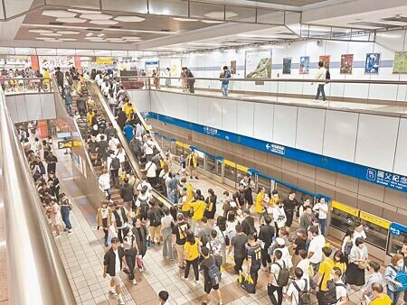 
台北市兒童搭捷運享6折優惠，相較於新北市與桃園市4折、台中市與高雄市5折，讓不少家長直呼「台北小孩比較有錢嗎？」（本報資料照片）
