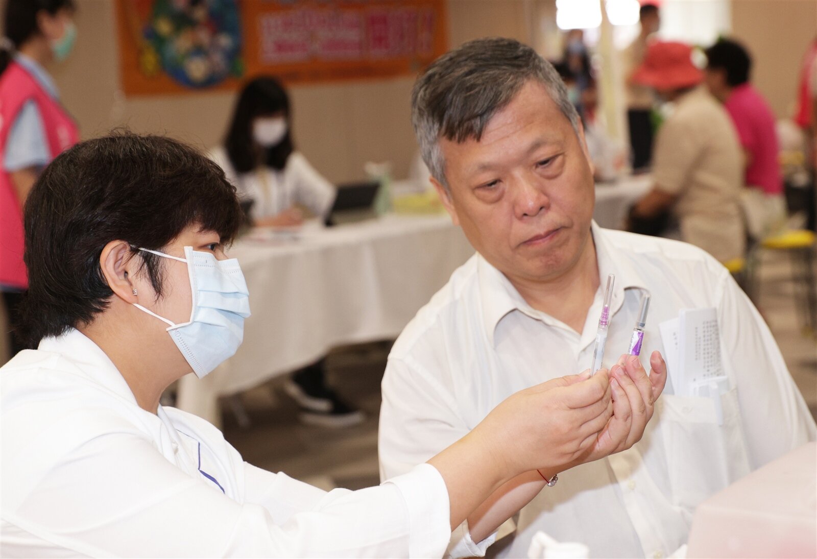 今年10月起為流感季,北市這周出現首例死亡病例,截至昨日已累計24例流感併發重症病例。此為流感疫苗接種示意圖。本報資料照片