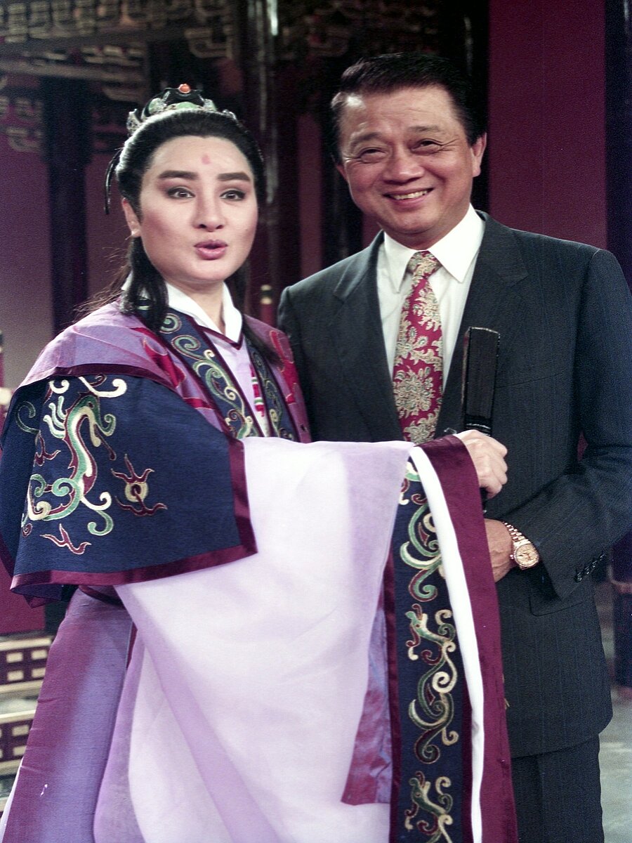 歌仔戲國寶楊麗花的婆婆死後，有高達1億多元的遺產稅和罰鍰未繳，夫婿洪文棟（右，歿）的姪子繳納完畢後提告。台灣高等法院判楊麗花6人連帶給付3395萬餘元、鄭洪玉崑給付4476萬餘元本息，最高法院駁回上訴確定。圖／聯合報系資料照