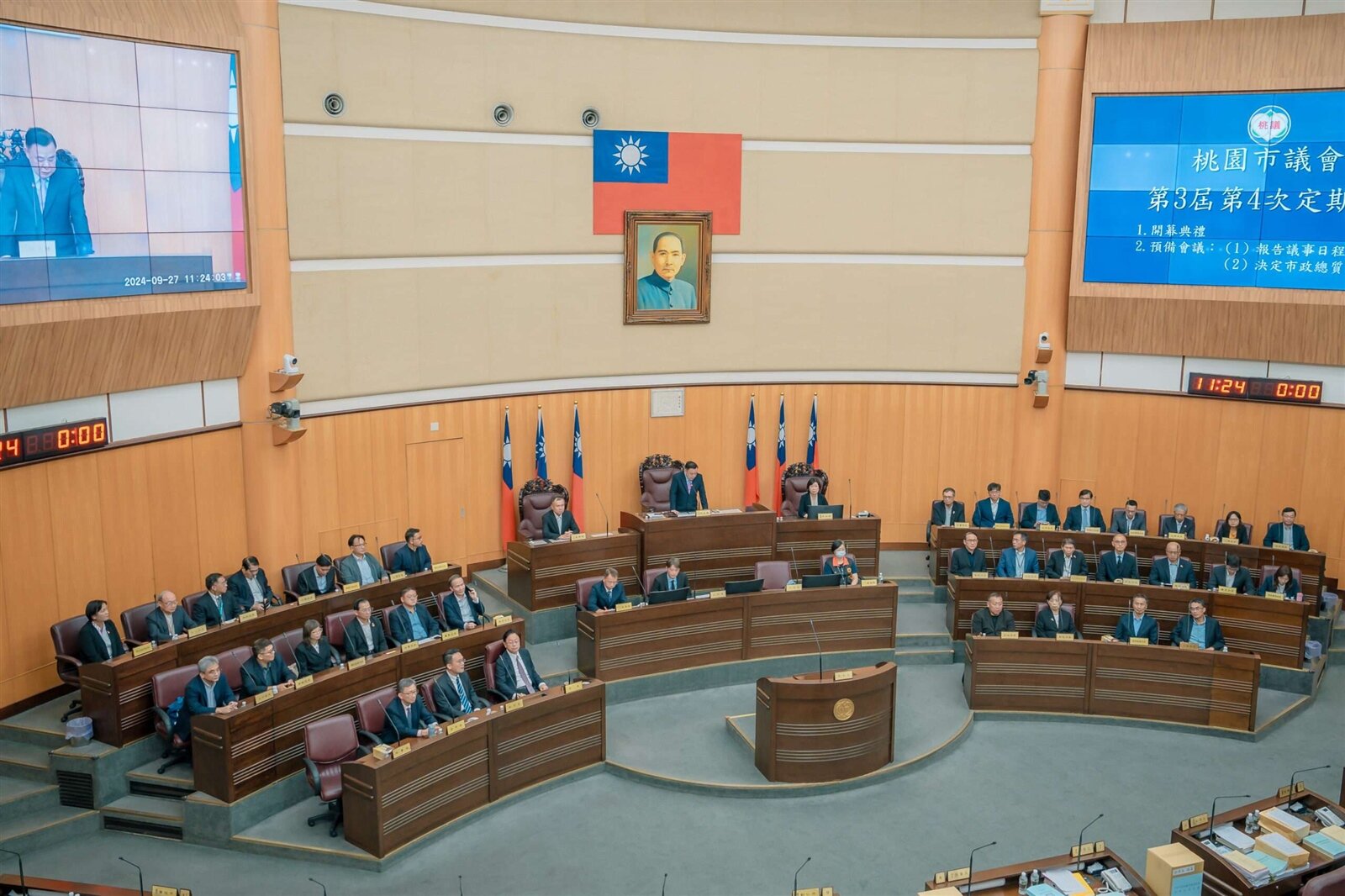 桃園市政府「114年度桃園市總預算案暨附屬單位預算及綜計表」，12月3日上午市議會完成完成二、三讀，預算總額統刪2.5億元。圖：桃園市議會提供