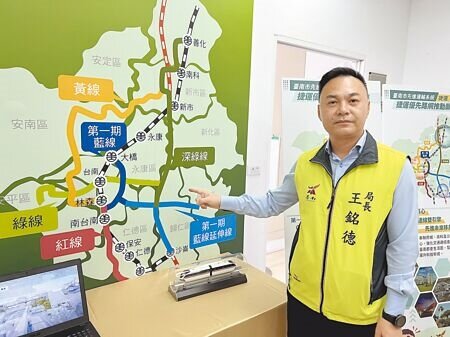台南市政府交通局長王銘德6日表示,台南捷運綠線行經舊城區路段,已決定採行部分地下化方案,目前正進行可行性研究修正作業。(洪榮志攝)