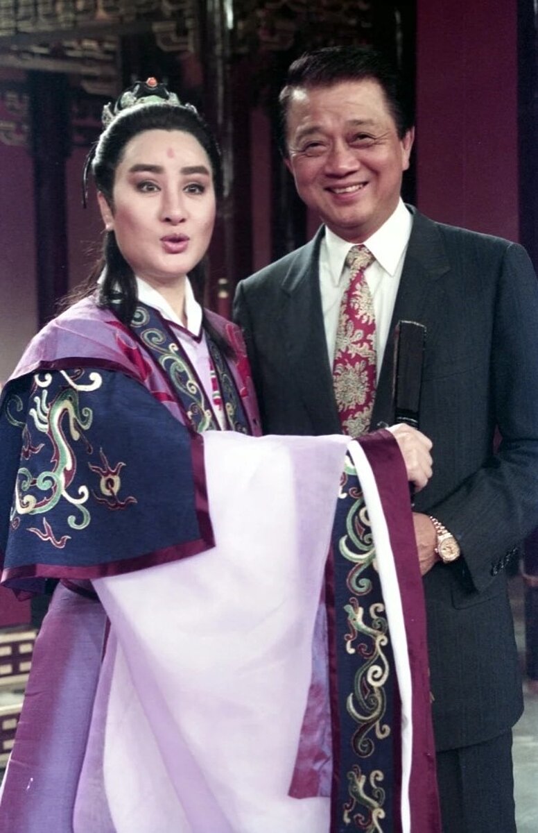 歌仔戲國寶楊麗花的婆婆死後,有高達1億多元的遺產稅和罰鍰未繳,夫婿洪文棟(右,歿)的姪子繳納完畢後提告。台灣高等法院判楊麗花6人連帶給付3395萬餘元、鄭洪玉崑給付4476萬餘元本息,最高法院駁回上訴確定。圖/聯合報系資料照
