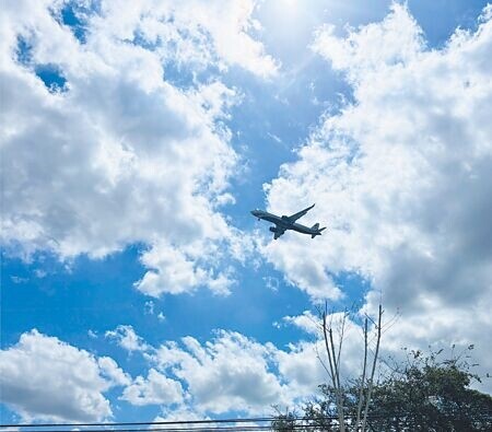 
桃園為國門之都，但新屋區的居民飽受航空噪音干擾，卻僅清華里符合補助資格。（廖姮玥攝）
