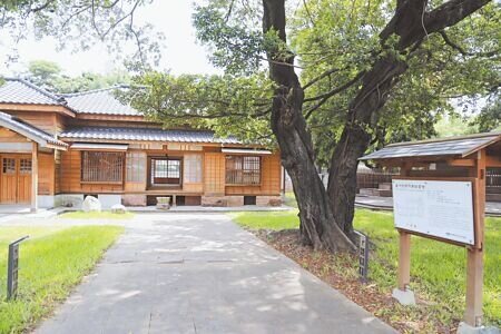 陳姓女子到刑務所演武場、浴場內噴灑紅漆塗鴉,台中地院依《文化資產保存法》判陳女6月。(馮惠宜攝)