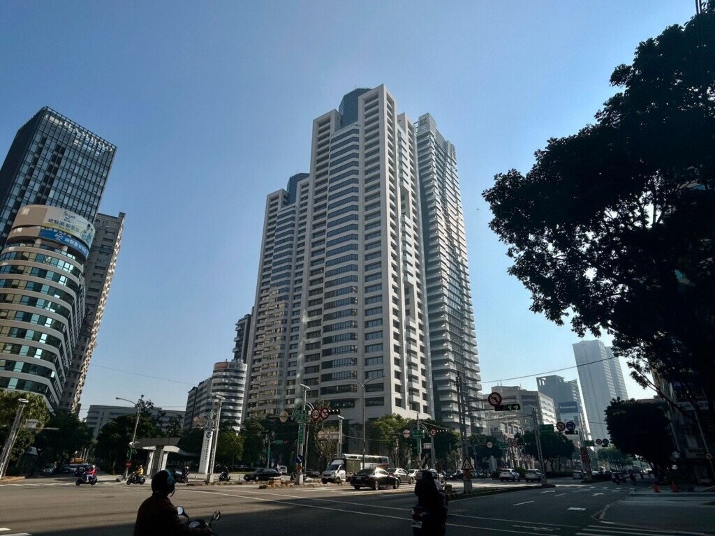 北區科博草悟道上的『忠泰老佛爺』為時尚傳奇大師卡爾·拉格斐全球唯一住宅作品