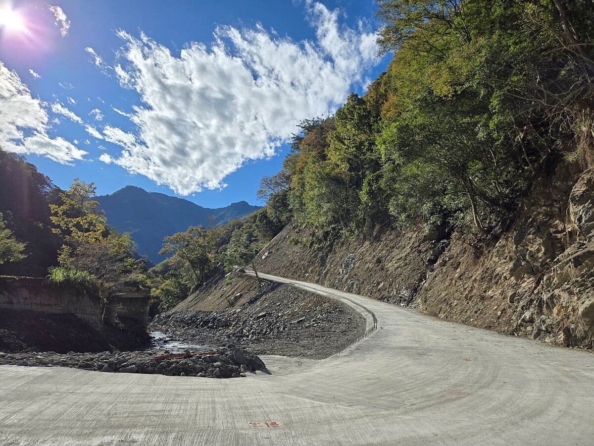 司馬庫斯部落聯外道路搶修工作即將完成,預計本月21日開放遊(訪)客通行。圖/新竹縣交旅處提供