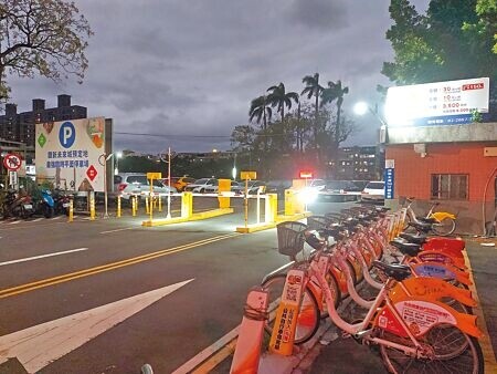 
新北市三重區「銀新未來城」長照綜合園區現址作為停車場用途。（張鎧乙攝）
