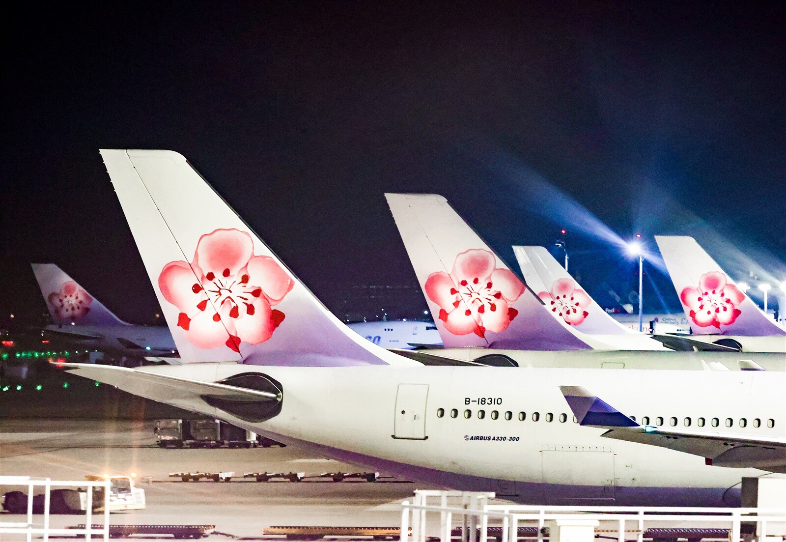 MSC榮耀號因引擎故障，導致約1800名台灣旅客原訂今日返抵基隆港，只能滯留沖繩。郵輪公司聯繫航空公司協調包機等事宜，華航表示，已做好放大機型準備工作。圖／本報系資料照 