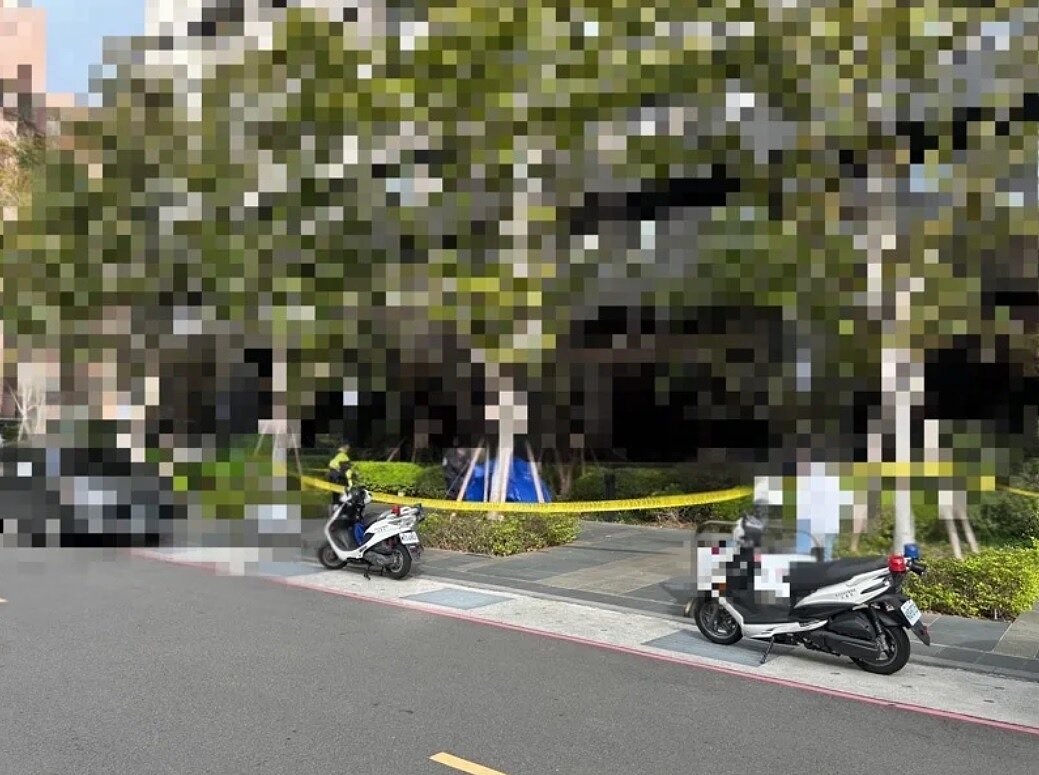 林男將妻子從14樓推下墜落到路面。圖／聯合報記者黃子騰翻攝