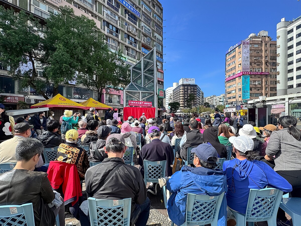 眾多民眾參加「大灣泱泱走讀活動」,一起深度認識以前台北市大安區的大灣河道歷史。圖/永慶房產集團提供
