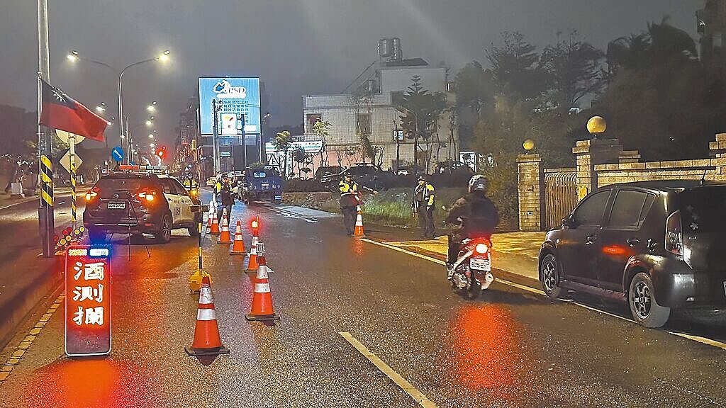 桃警自10月中旬起,針對5大交通違規展開為期2個月的強力執法,取締案較去年增近1成,死亡事故較去年減少8件、下降28.6%。圖/交大提供