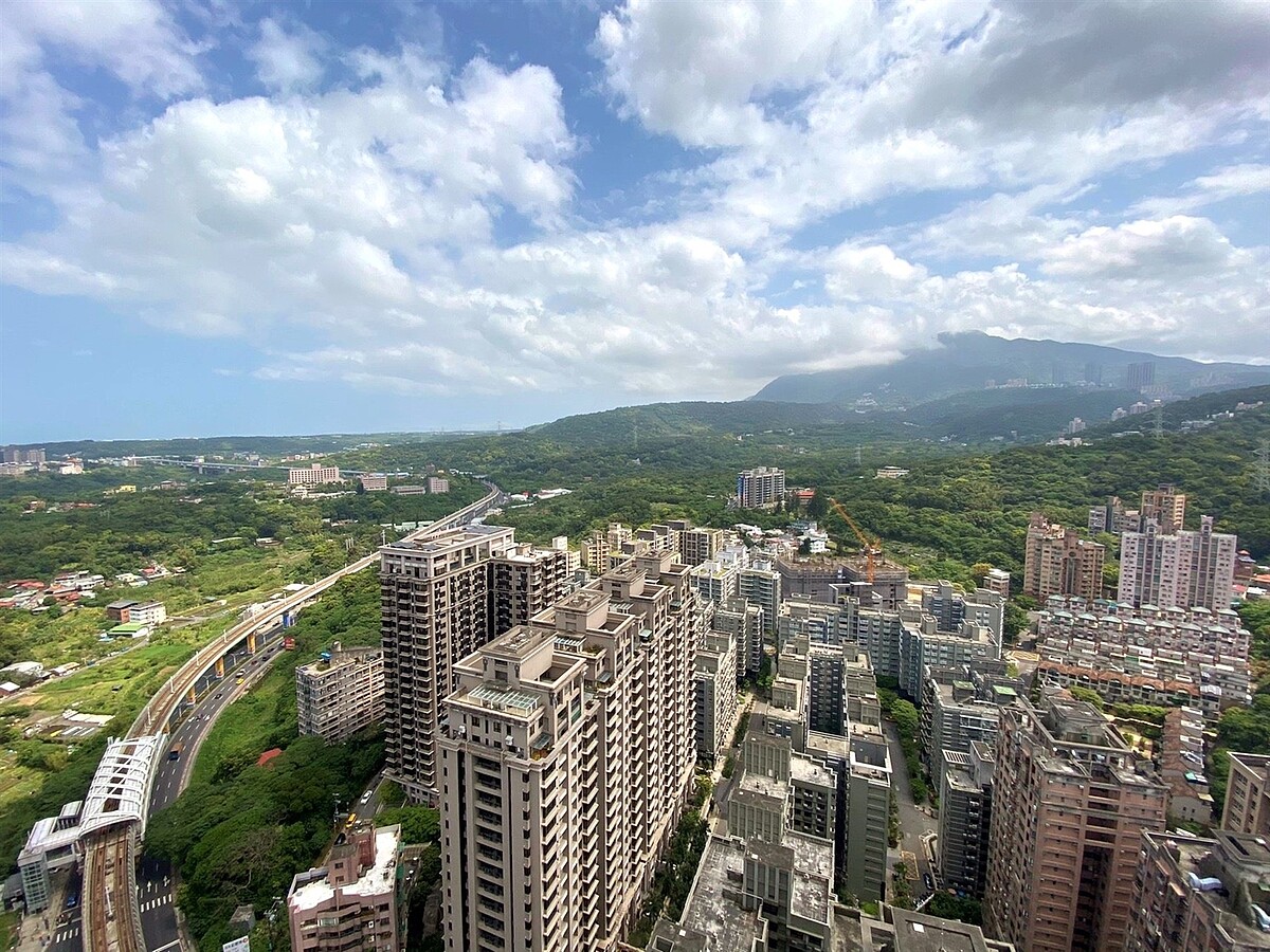 永慶房產集團指出，想在雙北地區以千萬元買到3房預售大樓，僅剩下淡水區最有機會。圖／永慶房產集團提供