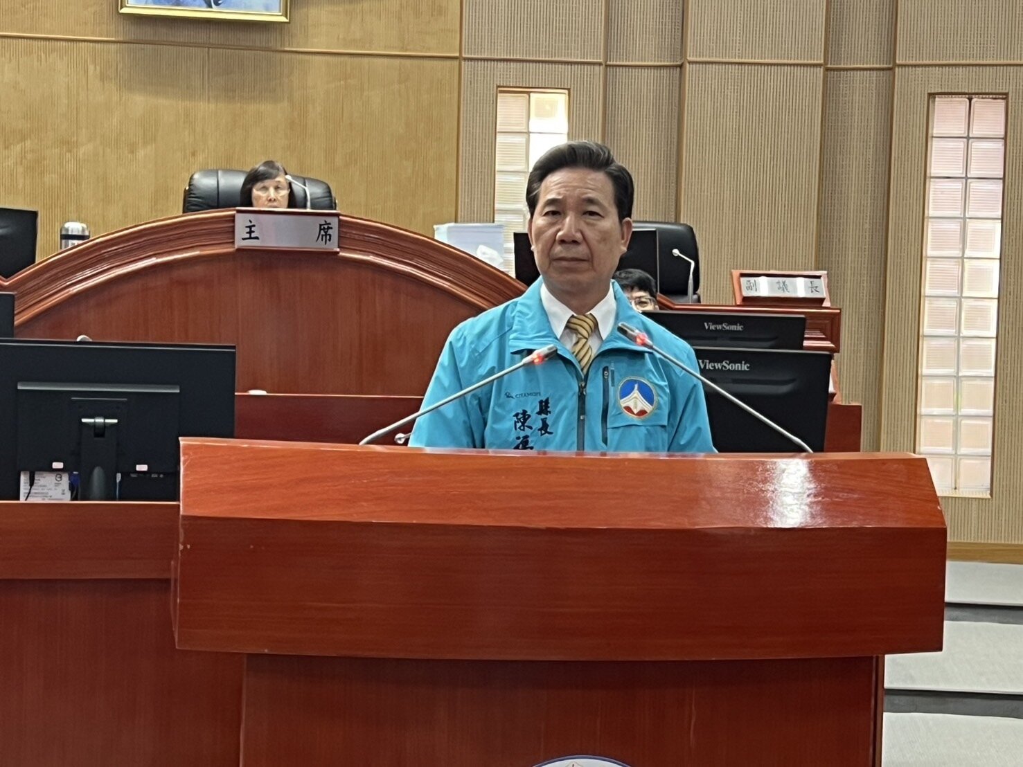 針對「離島醫療特區」修法,金門縣長陳福海答詢時表示,陳玉珍所提的修訂《離島建設條例》13條之1與之2是有必要的,裡面的精神是對,但應該讓地方有廣泛的討論。記者蔡家蓁/攝影