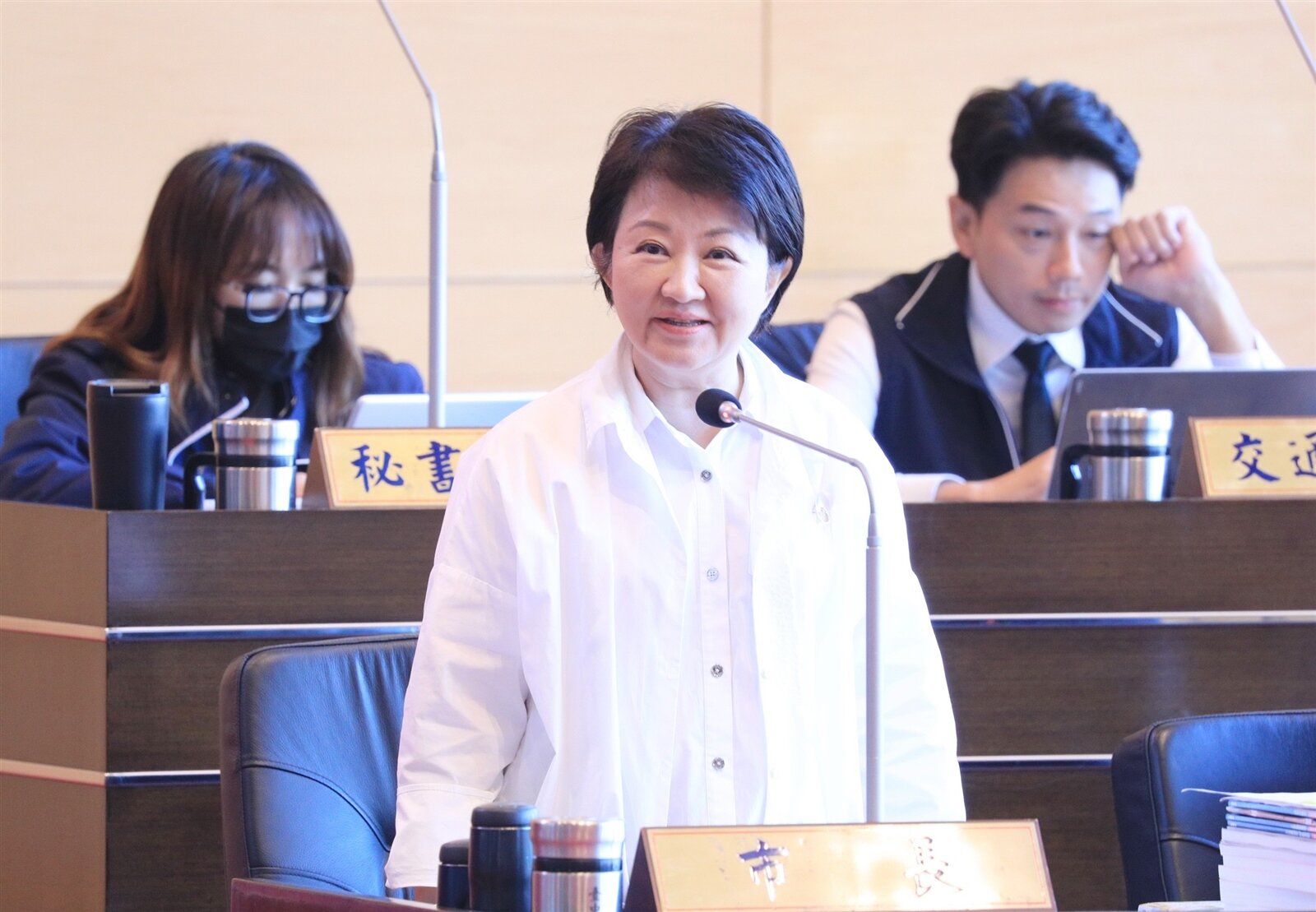 台中市長盧秀燕（前）昨說，蓋超級大巨蛋已到最後選址評估階段。記者陳秋雲／攝影 