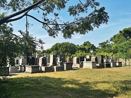 永康二王基督墓園提出文化景觀保存案,台南市文化資產處決議先列冊追蹤,墓園自救會希望將該墓園列為文化景觀資產,繼續列冊追蹤或指定保存。(曹婷婷攝)