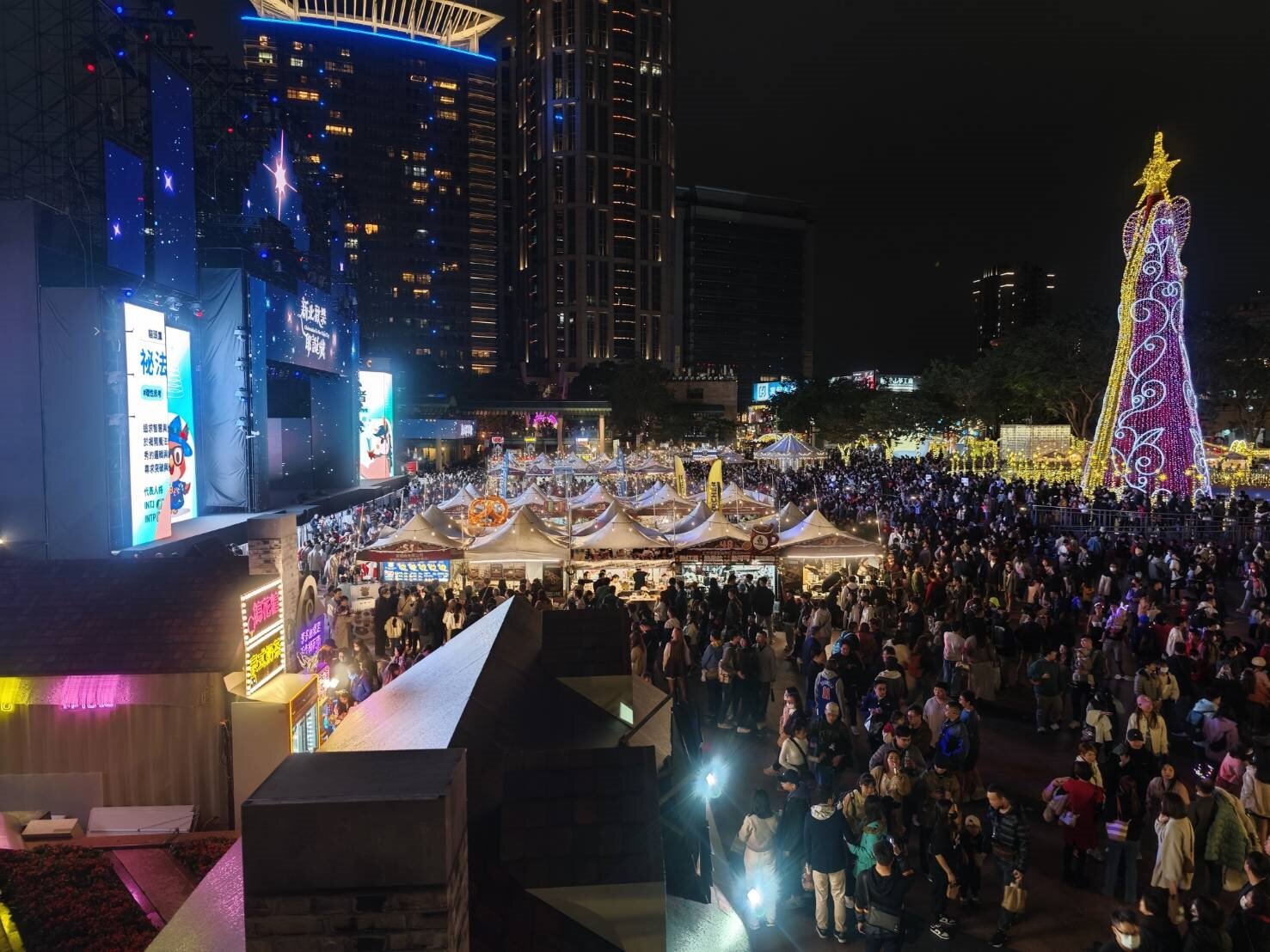 新北歡樂耶誕城本周六、日將舉辦演唱會。記者李定宇/攝影