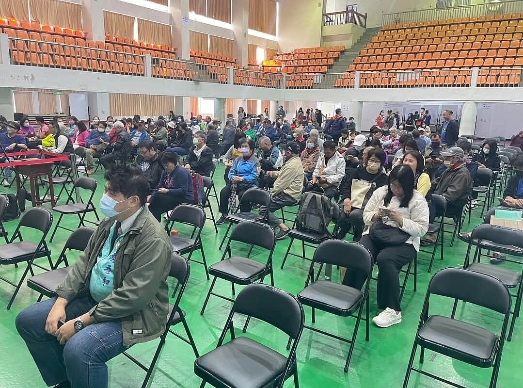 桃園市政府日前特別辦理五結段和部分青埔拆遷安置街廓容積率和限高問題說明會。圖/游吾和提供