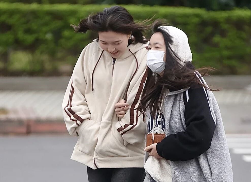 大陸冷氣團南下,各地天氣轉冷。聯合報資料照片