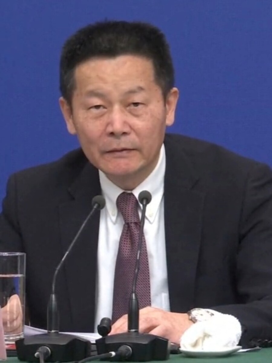 中國大陸證監會主席吳清14日主持召開黨委(擴大)會議。會議指,要堅決落實「穩住樓市股市」重要要求,切實維護資本市場穩定,同時,要深化資本市場投融資綜合改革,抓好推動中長期資金入市工作。堅決落實監管「長牙帶刺」、有稜有角,突顯懲、防、治並舉,維護市場「三公」。圖/維基百科