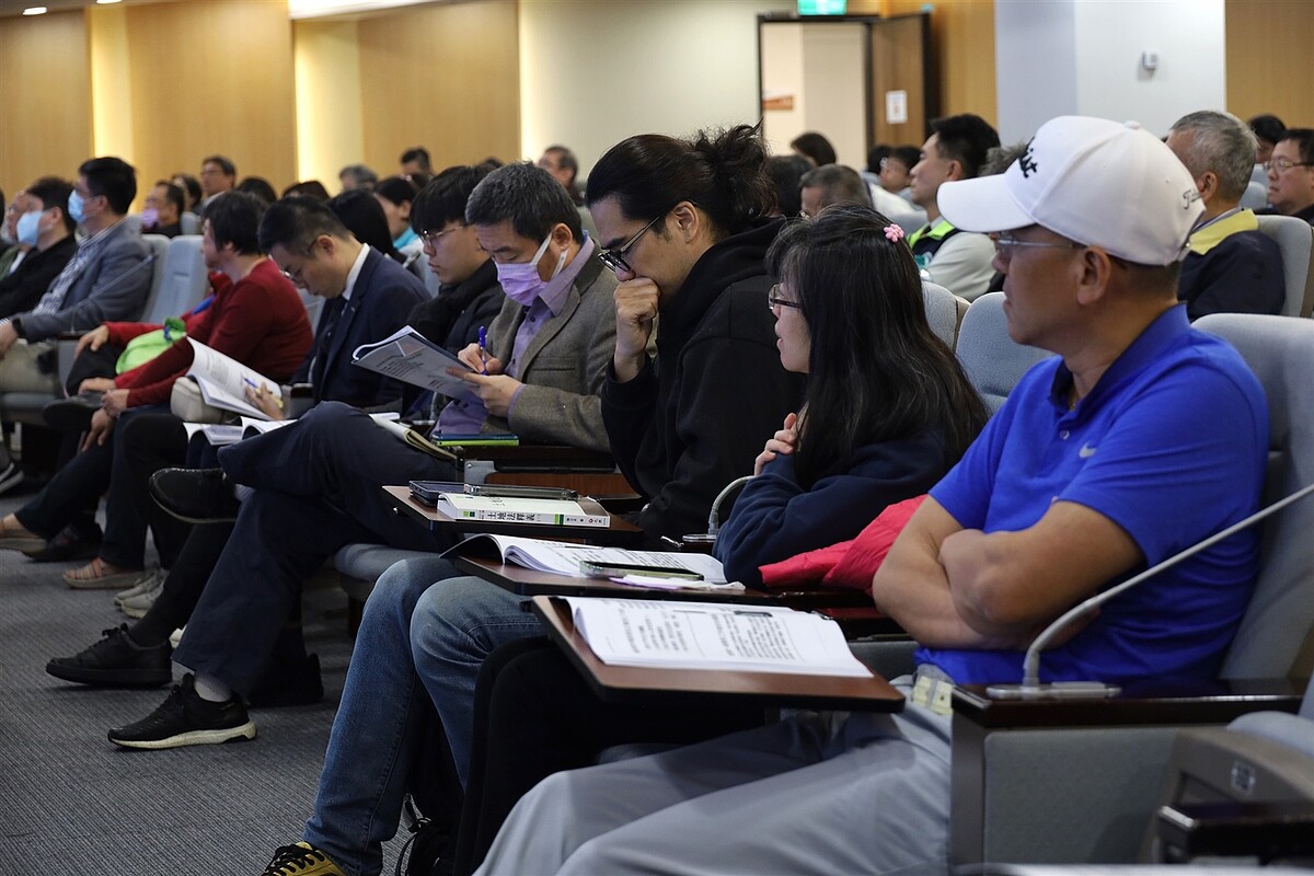 論壇除多位與會的專家學者外,也有關心租賃議題的百位民眾、業者報名參加,場面相當熱鬧。圖/政大不動產研究中心提供