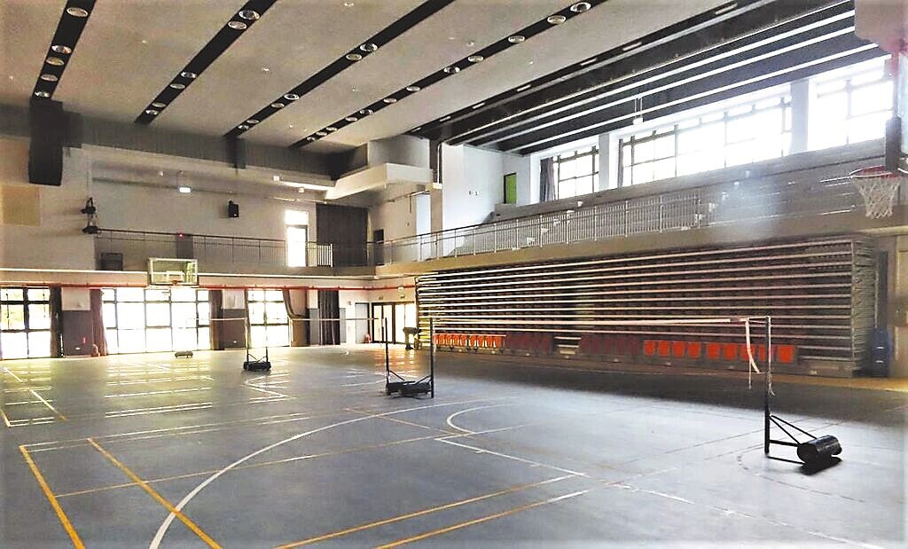 新北市教育局修正「新北市立高級中等以下學校校園場地使用收費標準」,8月1日公告實施,球友抱怨新收費標準調漲太多。圖/新北市教育局提供