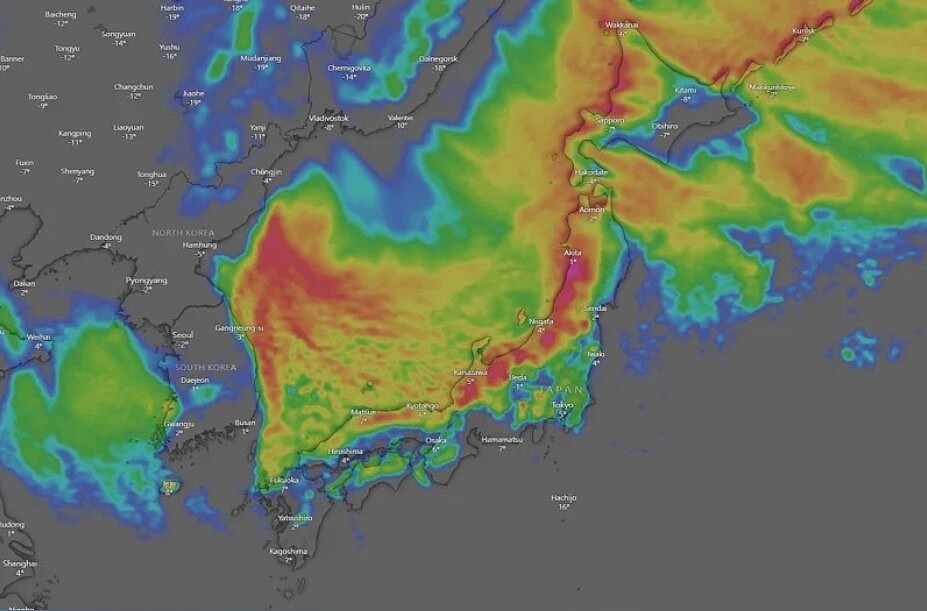 受冷空氣及豐沛水氣影響，未來幾天日本海沿岸、東北及北海道有較強降雪。圖／取自氣象粉專「台灣颱風論壇｜天氣特急」
