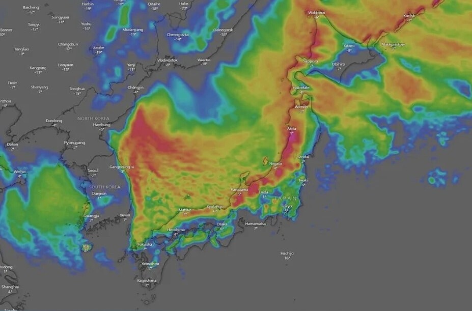 受冷空氣及豐沛水氣影響，未來幾天日本海沿岸、東北及北海道有較強降雪。圖／取自氣象粉專「台灣颱風論壇｜天氣特急」
