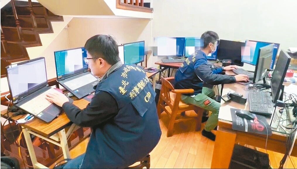 刑事局日前查獲劉姓夫婦販售演唱會黃牛票,擴大追出十四名共犯,查扣電腦發現搶票程式碼。圖/記者李奕昕翻攝