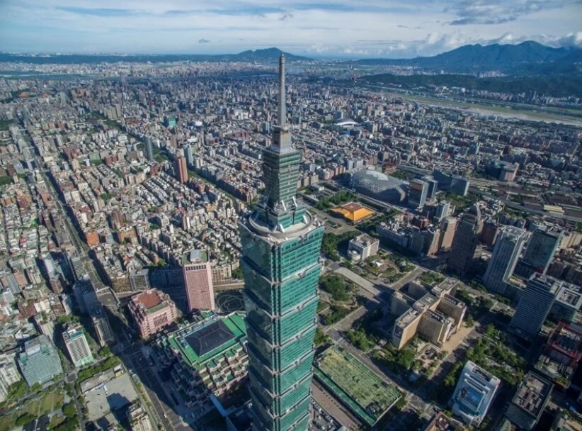 台北101大樓土地公告現值每坪約695.2萬元。示意圖/台北市觀傳局提供