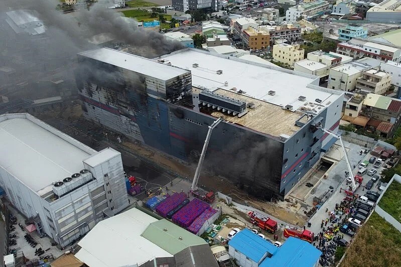全聯大肚區施工中倉儲今大火,已釀至少9人死亡。聯合報記者黃仲裕/攝影