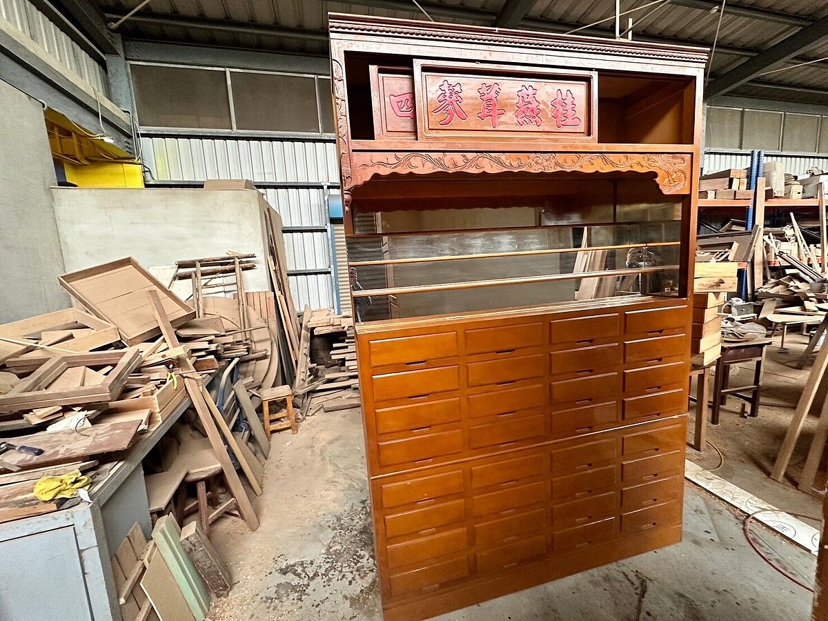 新竹市政府將於12月21日在將軍村,舉辦「木造新生:舊物新玩意」再生家具拍賣活動。圖/新竹市政府提供