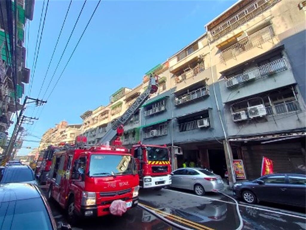 基隆市政府與南山產物、南山人壽慈善基金會合作，共同推動「微型保險－火災不便費用保險」，符合條件的中低收入戶市民遭遇火災，將能獲得定額保險金8000元理賠。圖／基隆市消防局提供