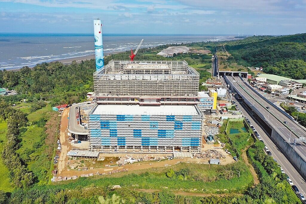 新竹縣焚化爐啟用已進入倒數階段,26日起將試燒,未來預計每天可燒500噸垃圾。(新竹縣政府提供/邱立雅竹縣傳真)