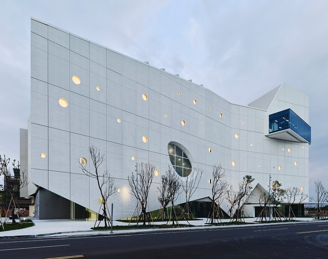 「屏東縣王船文化館」12月27日將嶄新開幕,誠品也進駐打造全台最南端誠品書店,同日起試營運。圖/屏東縣政府文化處提供