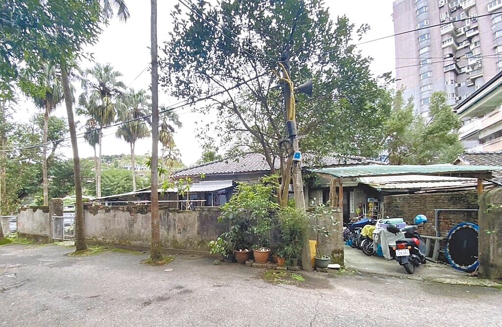 經新北市教育局統計,目前仍有安坑國小、新店國小、文山國中及板橋高中4校14間眷舍被占用。(新北市教育局提供/高鈞麟新北傳真)