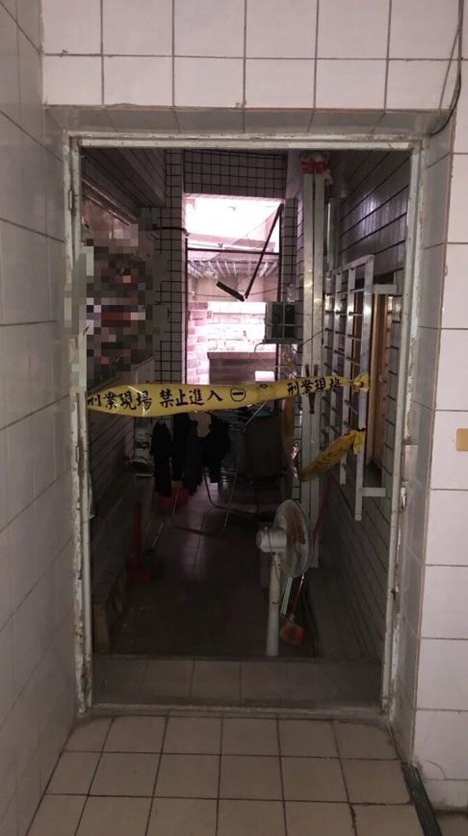 新北市早餐店老闆吳姓老翁與謝姓女同居人，本月21日被發現倒臥住處送醫不治，瓦斯熱水器裝在室內，警方研判一氧化碳中毒致死。記者黃子騰／翻攝
