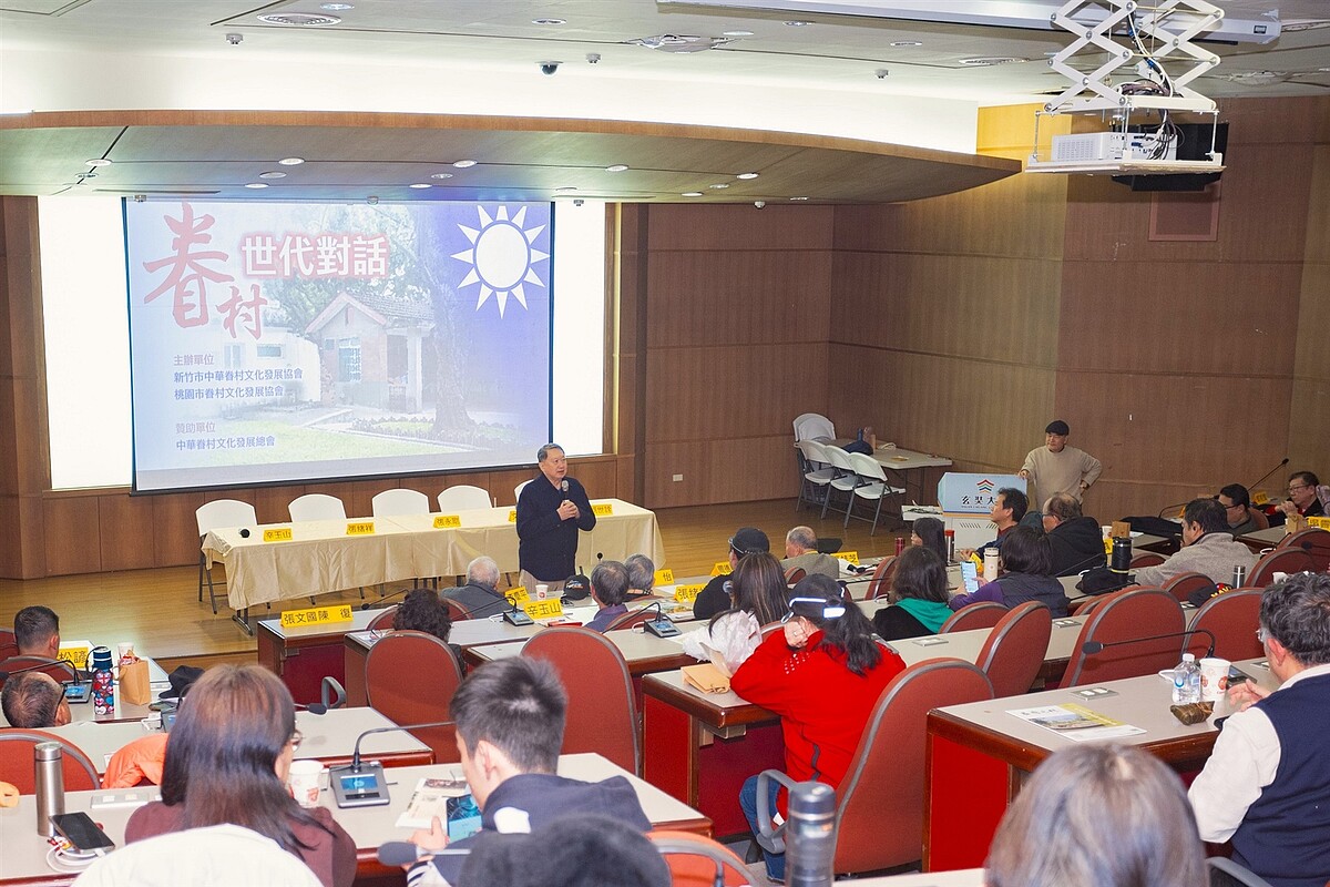 中華眷村文化發展總會理事長趙怡也出席座談會,聆聽不同世代的意見。圖/中華眷村總會提供