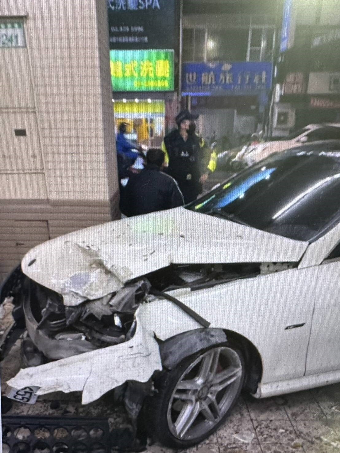 袁男疑似精神不濟，竟在4小時內發生2次車禍。圖：讀者提供