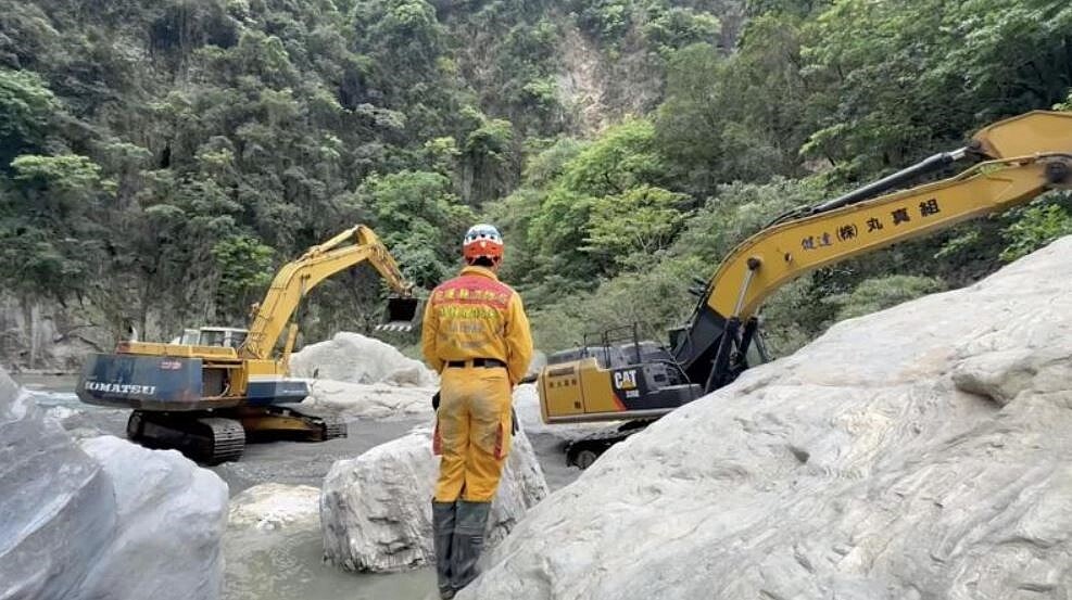 新加坡夫妻疑似受困砂卡礑步道內,經花蓮縣消防局連日搜救,至今仍未尋獲2人行蹤。圖/花蓮縣消防局提供