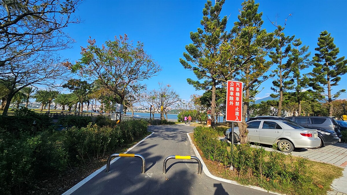 米倉公園自行車道入口處。圖／新北市高灘地工程管理處提供