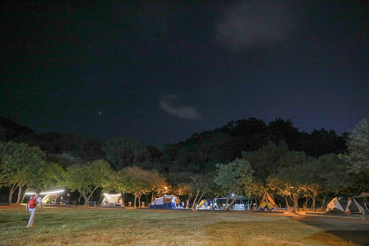 享受和家人一同露營的美好時光。圖/台北市工務局提供