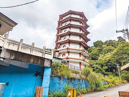 
基隆市立納骨塔計畫改建為「生命典藏館」延宕7年，終於在今年6月完成工程發包，預計今年9月動工，可望於2026年第3季完工。（張志康攝）
