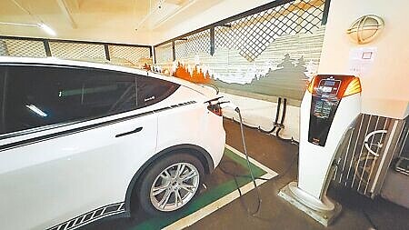 審計處發現,新北市公有路外停車場未訂定電動車停車規範,且未參酌歷年轄區內電動車增加數量,恐難滿足電動車主停車充電需求。(本報資料照片)