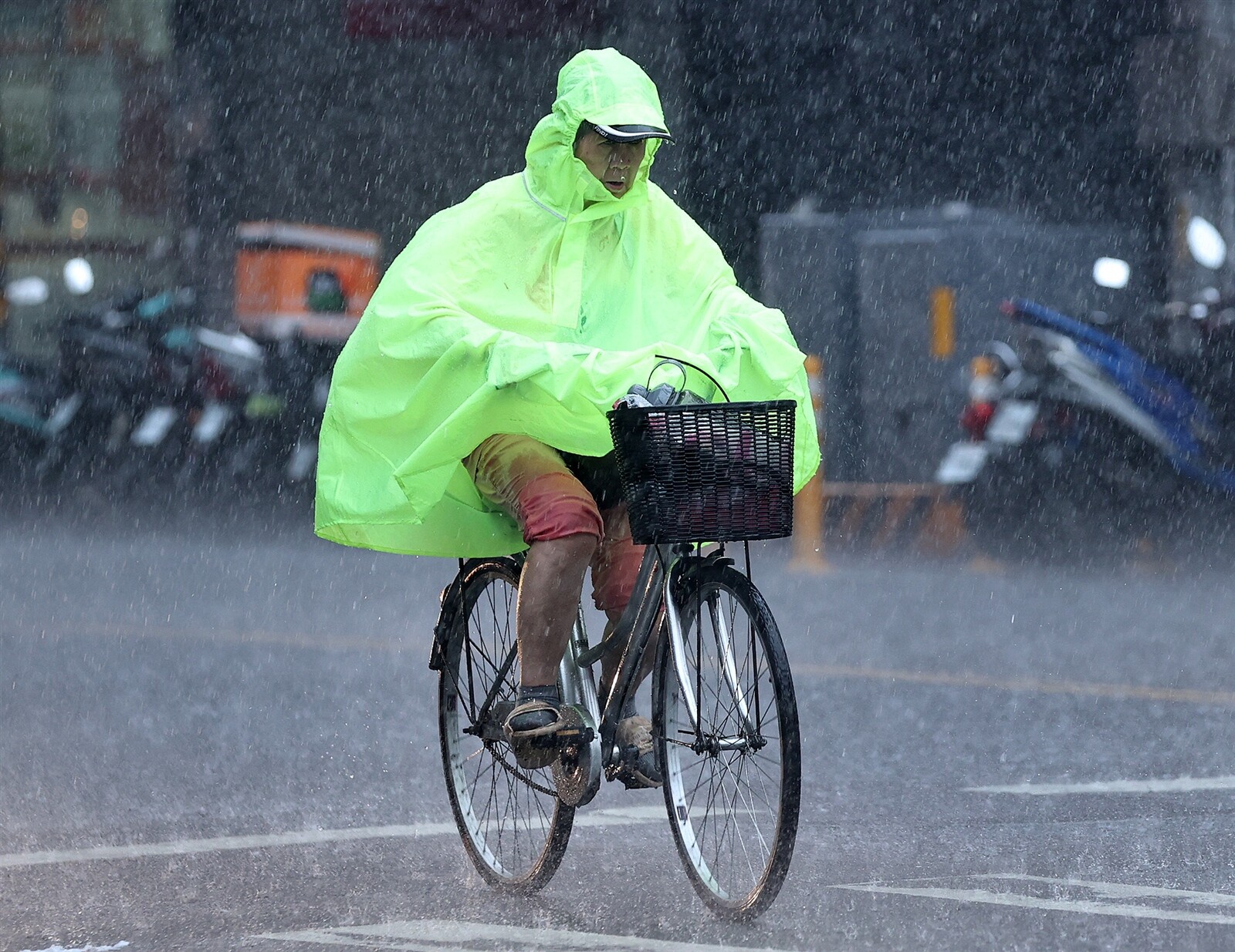 明天清晨嘉義以南有局部短暫雨，午後北北基桃、北部山區、中投及宜花有局部短暫陣雨。周四至周五，午後北部山區、宜蘭及花東山區有局部短暫陣雨。本報資料照片 