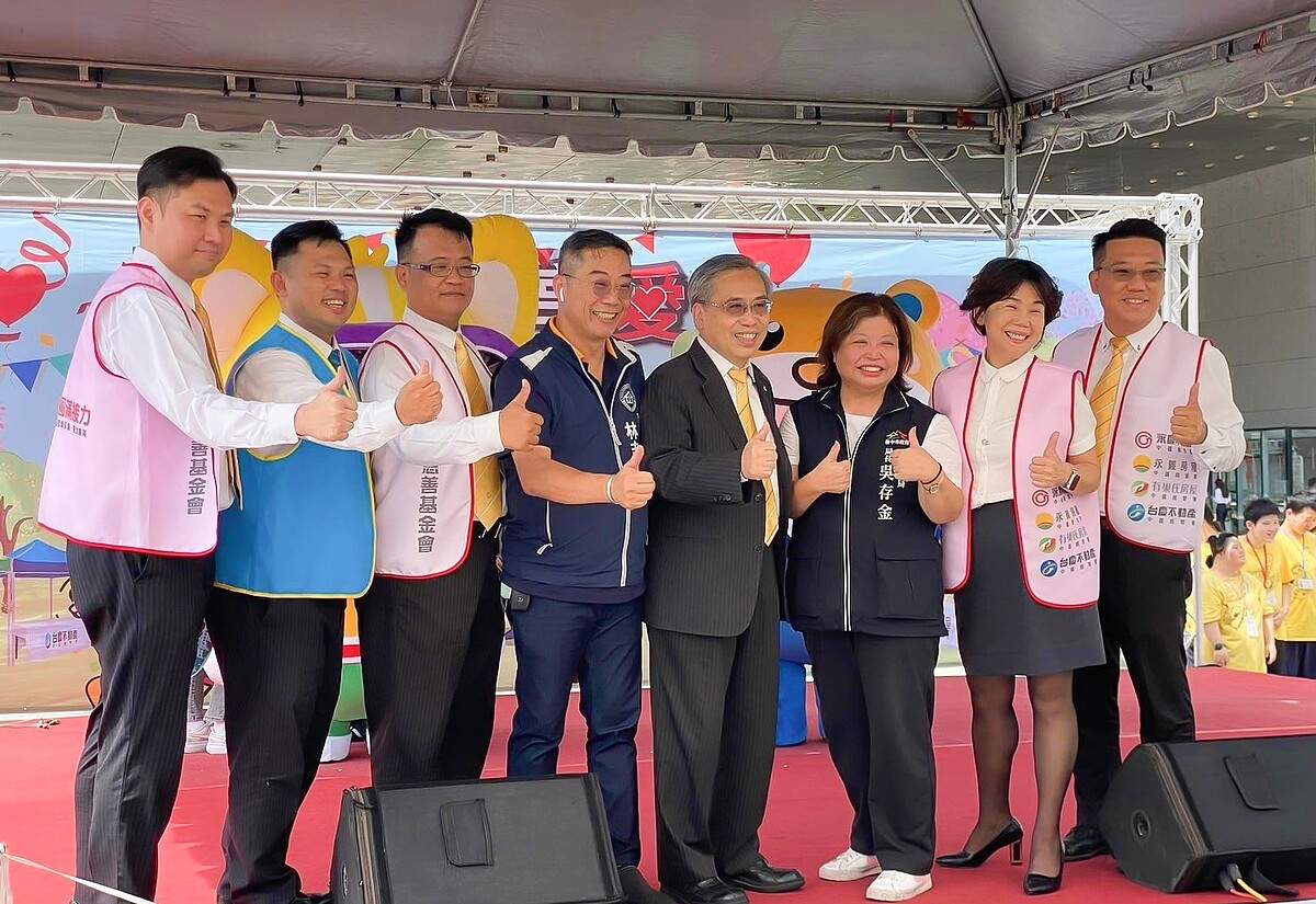 永慶加盟四品牌中區經管會攜手台中市政府地政局於舉辦「愛心捐血園遊會」,總共募集740袋熱血。圖/永慶房產集團提供