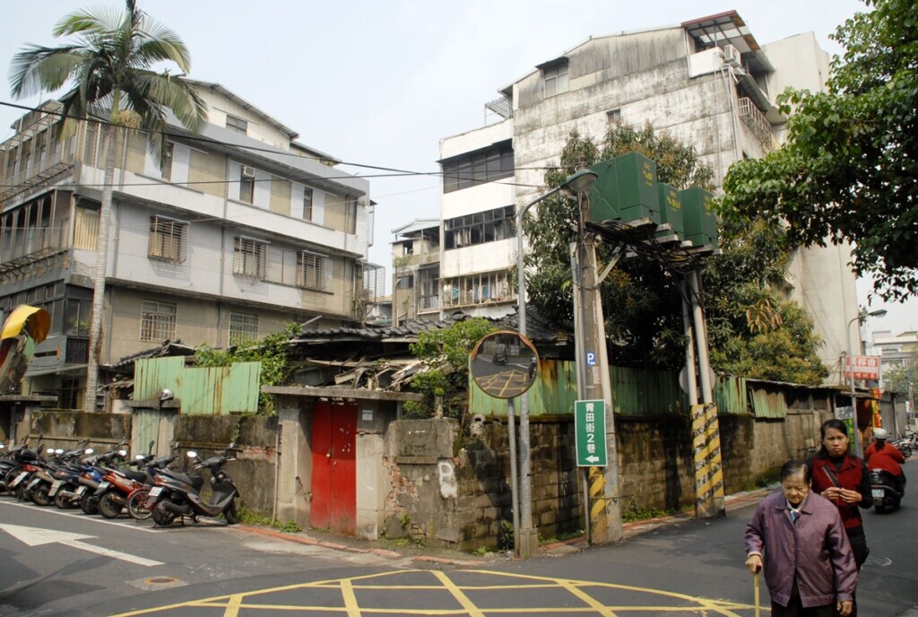 台北市老宅數量仍居多，圖為青田街日式老宅。